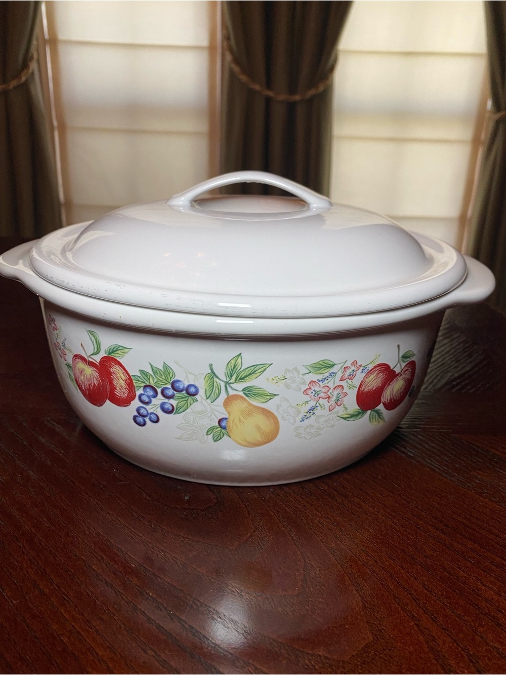 Corelle Coordinates white Chutney lidded casserole dish 2-1/2 QT - 2.37 L